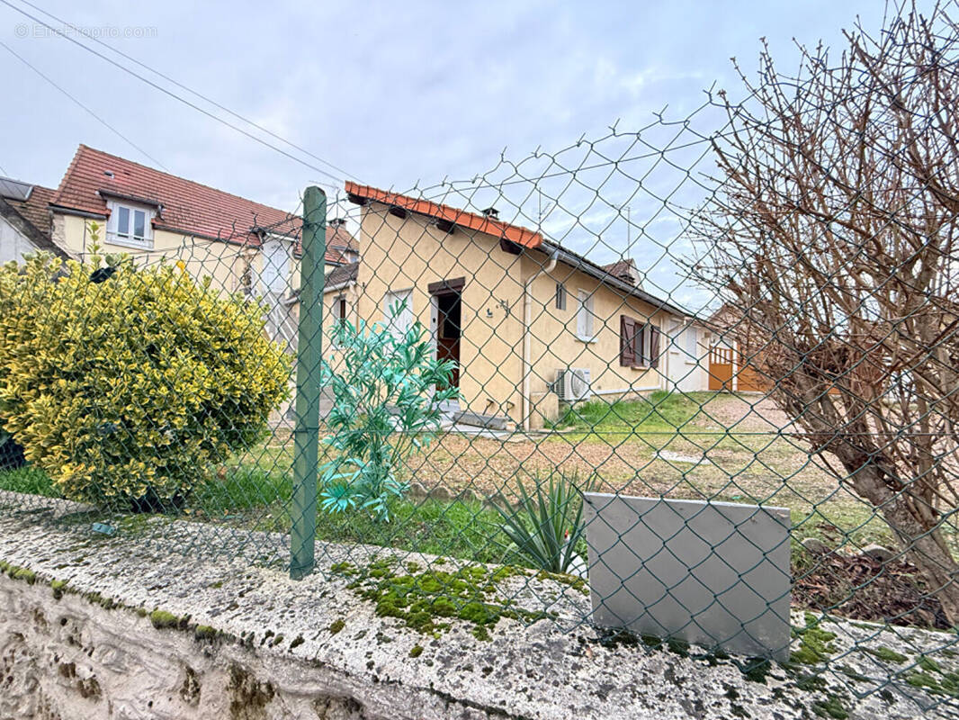 Appartement à JUZIERS