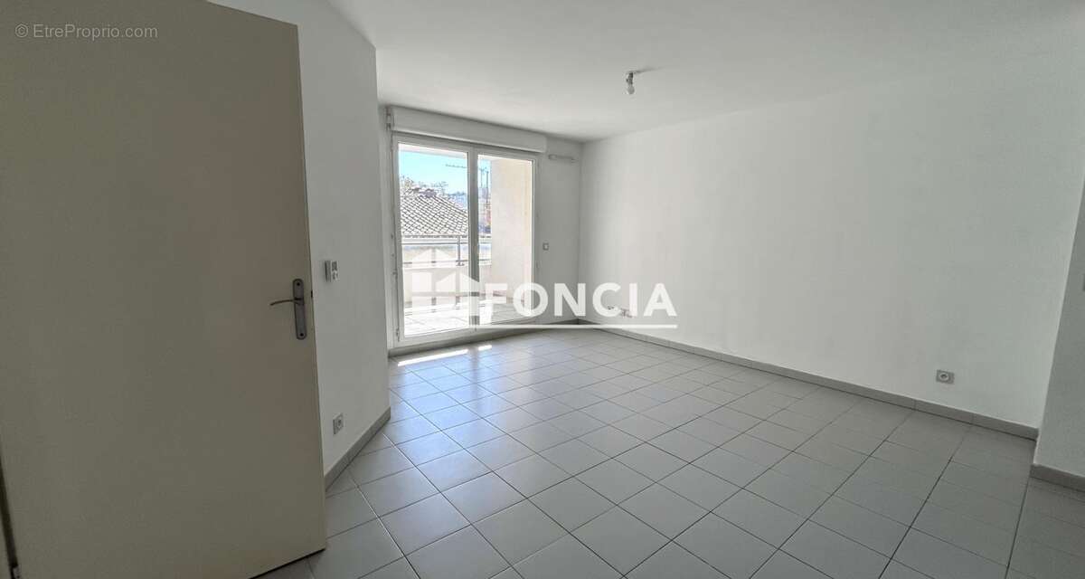 Appartement à MARSEILLE-4E