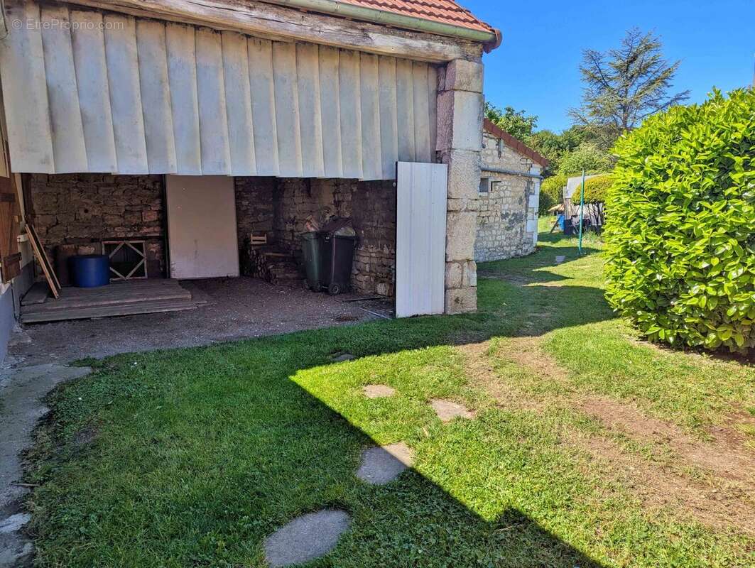 appentis à Mouffy - Maison à MOUFFY