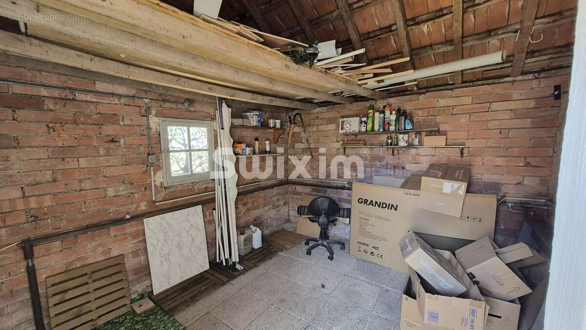 Maison de village avec cour, terrain et grange de 100 m² - photo 12