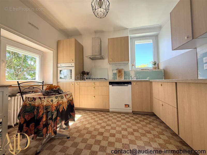 Jolie maison en pierre de 1953 - accès centre ville et commerce d'AUDIERNE à pied - photo 5