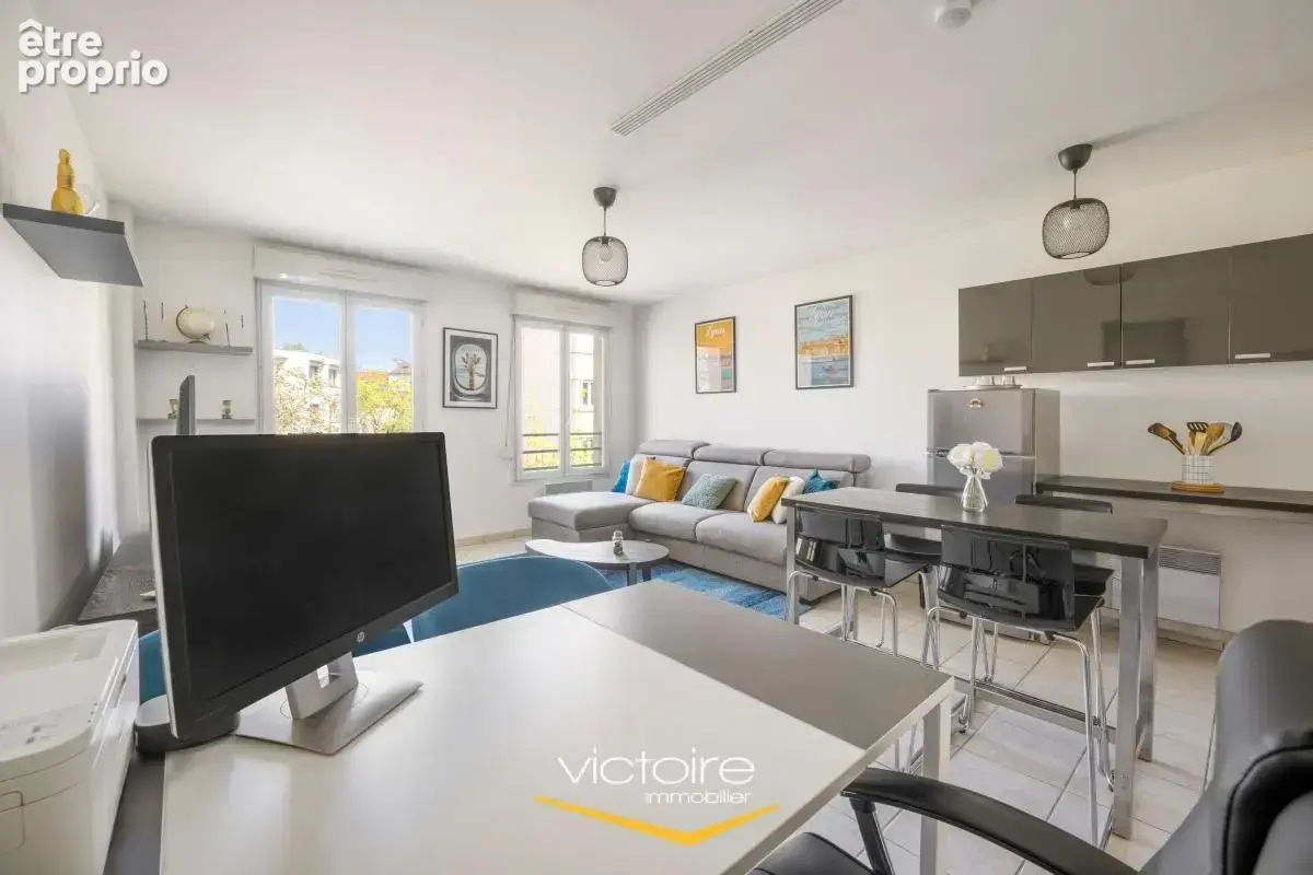 Studio au dernier étage avec ascenseur - Montchat - photo 6