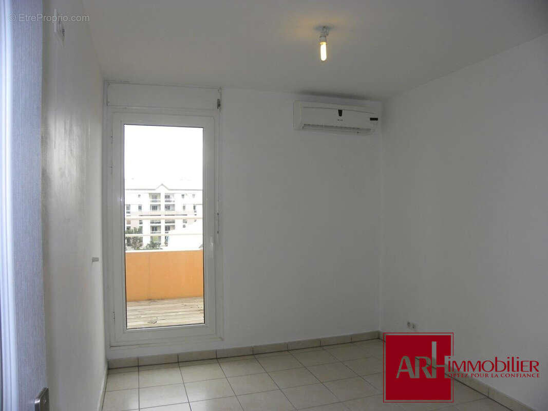 Appartement 38 m² à Saint-Denis  - photo 7
