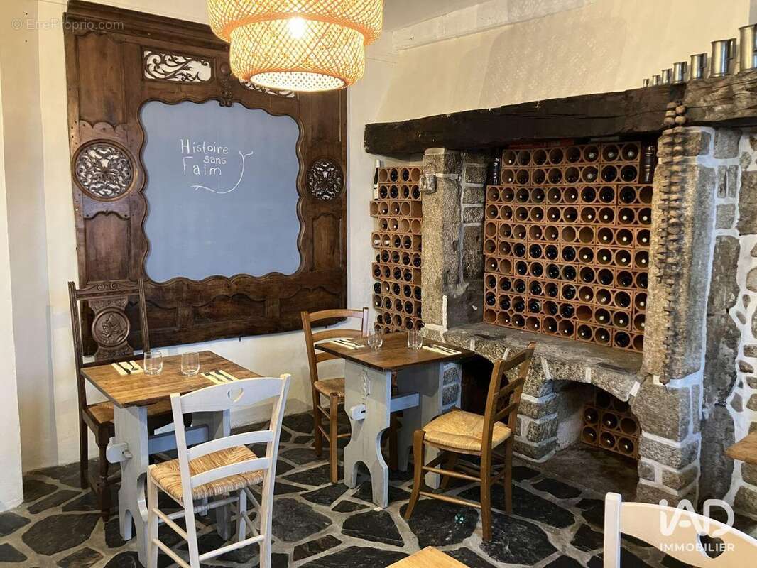 Photo 2 - Commerce à HUELGOAT