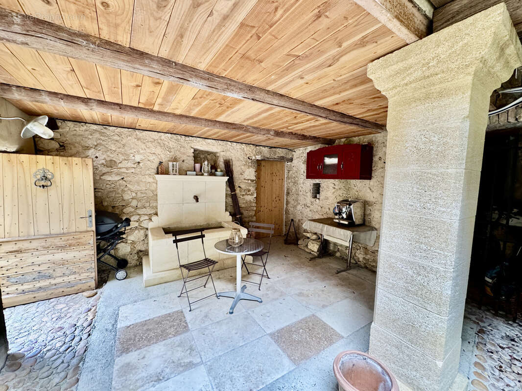 Maison à SAINT-VICTOR-LA-COSTE
