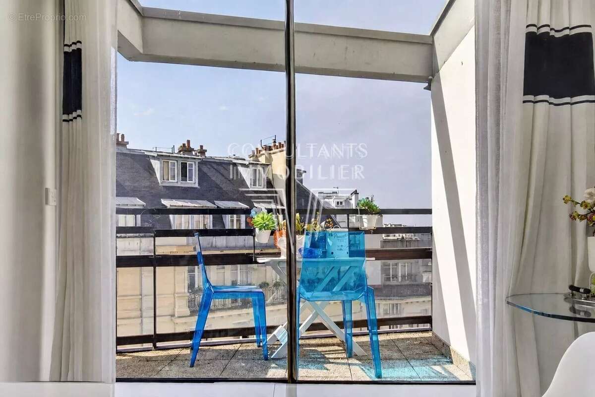 Appartement à PARIS-16E