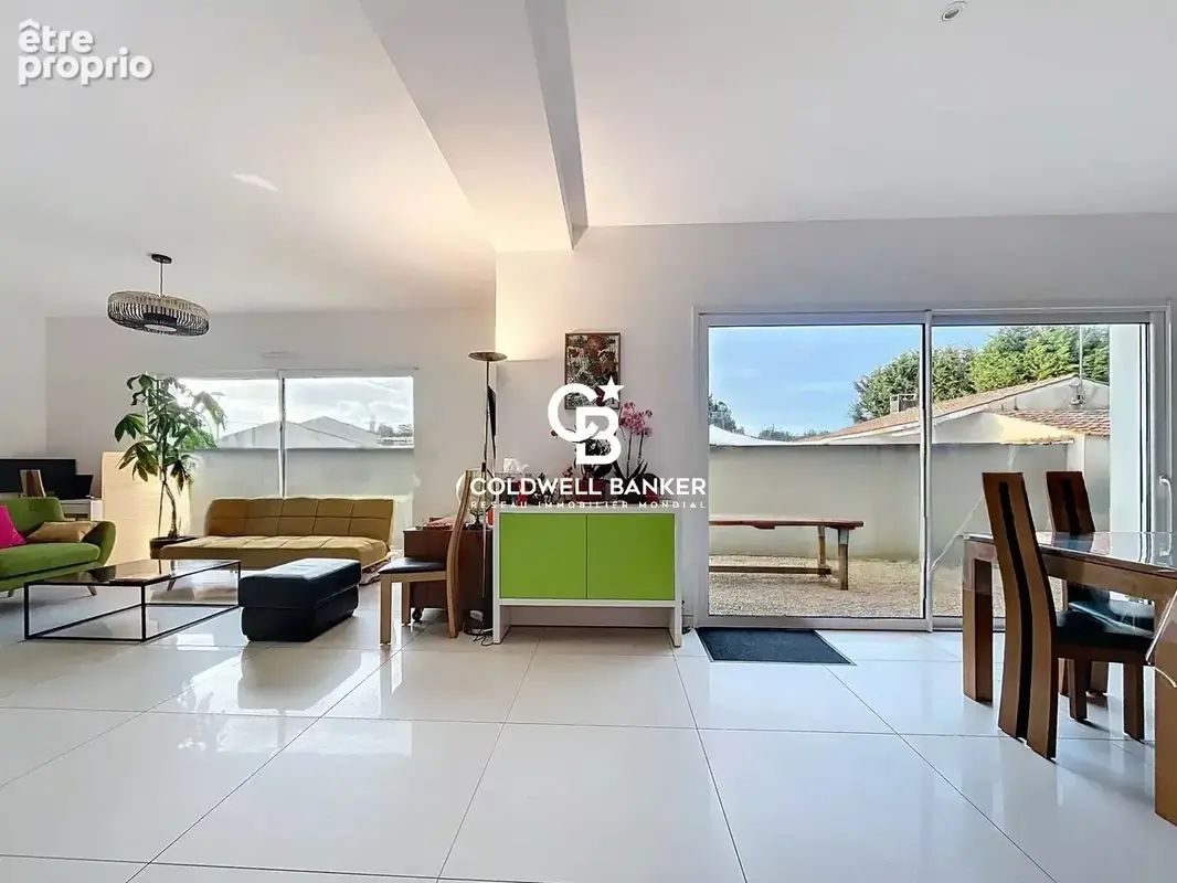 Maison contemporaine avec garage - La vie au coeur du bourg à proximité de la plage. - photo 18