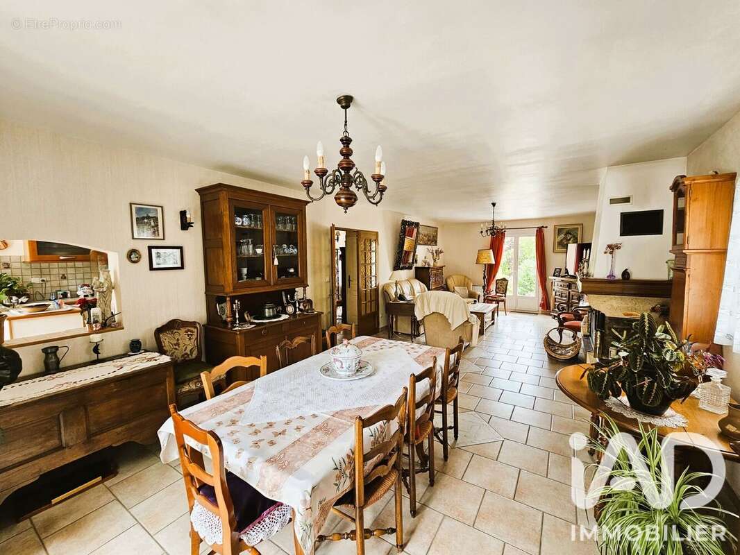 Maison 189 m² à Mont-Saint-Pere  - photo 5