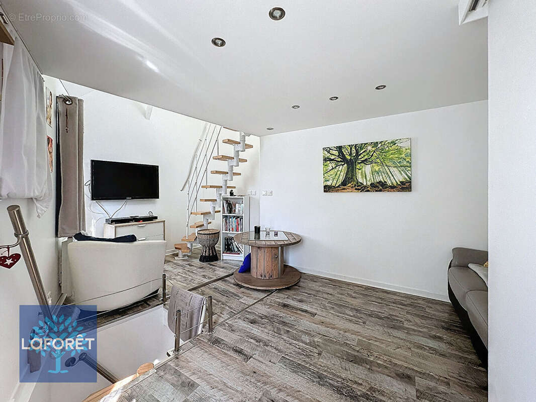 Appartement à LA FERTE-ALAIS