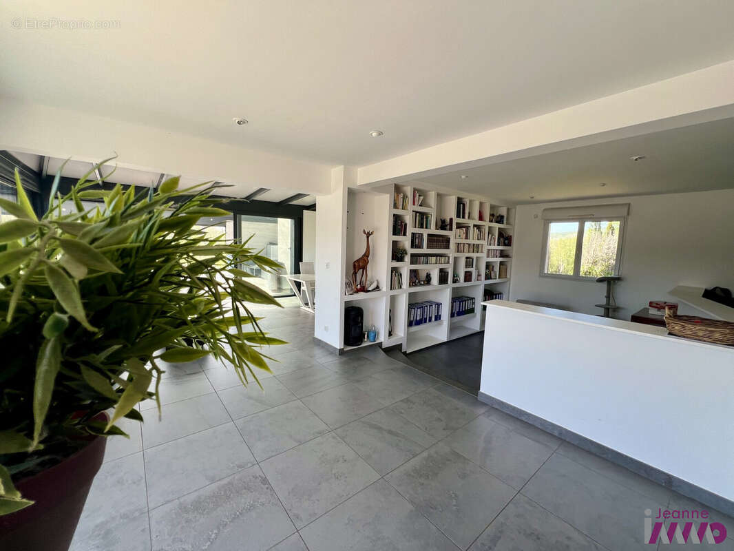 Maison 240 m² à Evette-Salbert  - photo 4