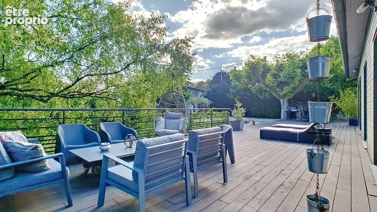 Sur la commune de ROUSSILLON, maison sur deux niveaux, 184m2 habitables environ - photo 3