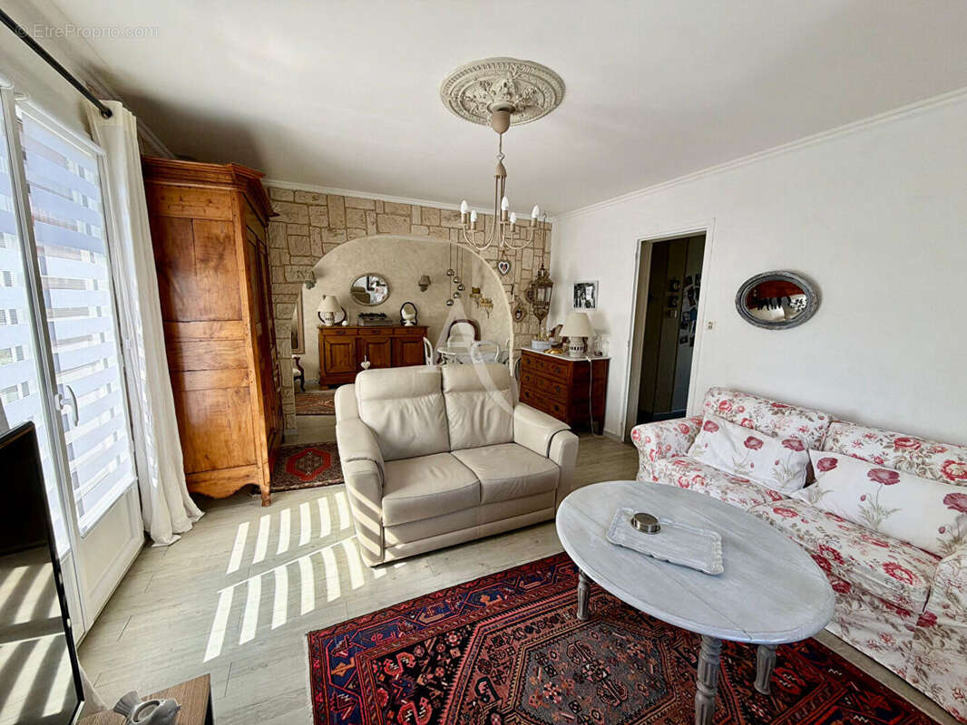 Maison rénovée de 106 m² sur plus de 3 400 m² de terrain clos - photo 4