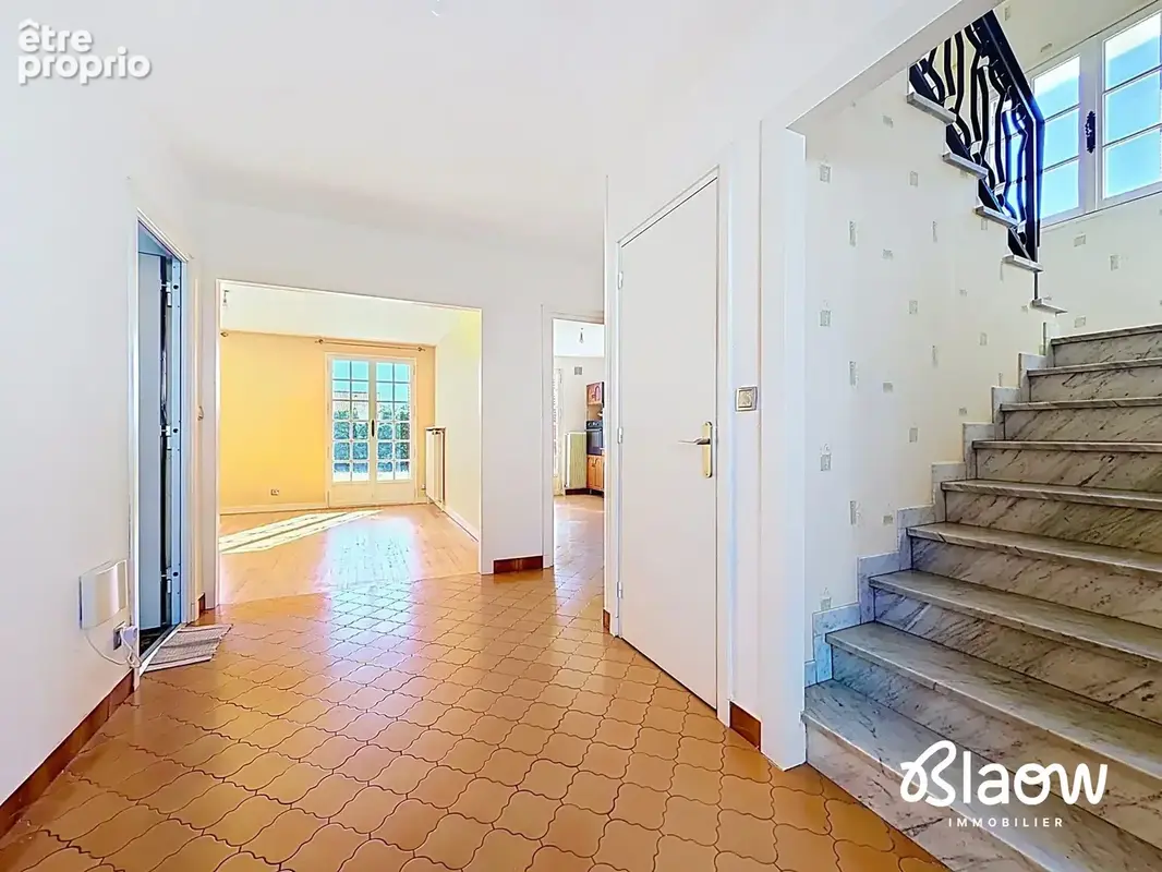Maison 6 pièces 124 m² à vendre à Meyzieu (69330) - photo 3