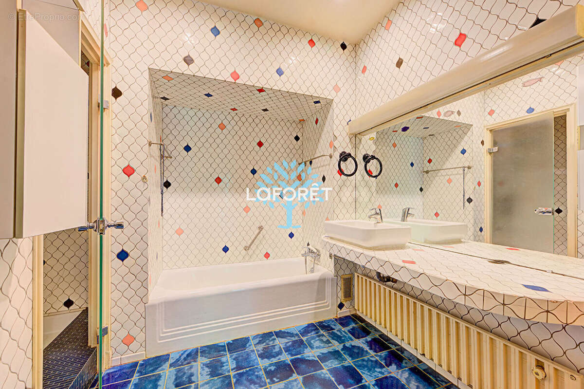 Appartement à NEUILLY-SUR-SEINE