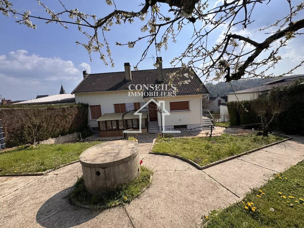 Maison à SAINT-JULIEN-DU-SAULT