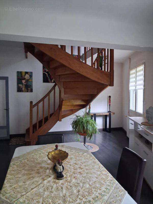 Élégante maison de plus de 200 m² à Axat rénovée avec extérieurs - photo 10