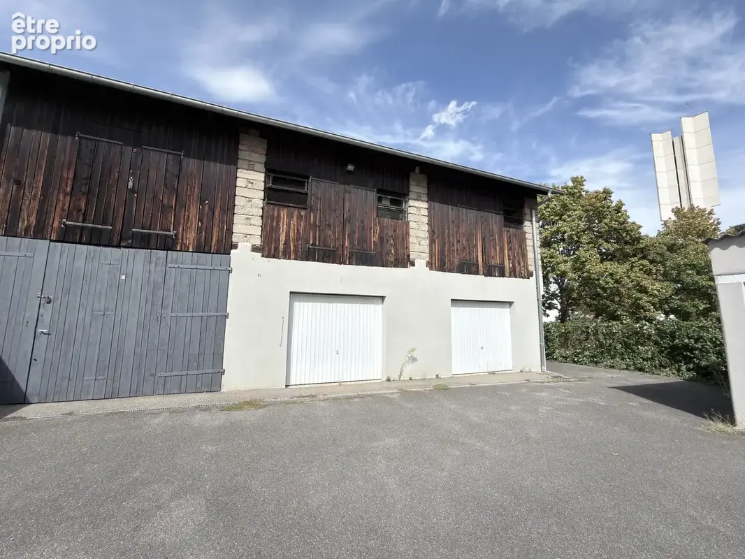 Ensemble immobilier à fort potentiel avec 4 appartements, 8 garages et dépendance - photo 13