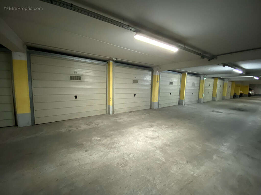 Parking à PARIS-3E