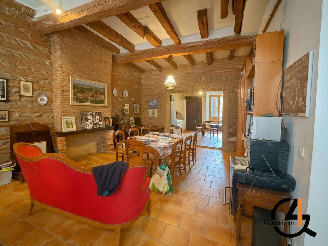 Maison à MONTESQUIEU-VOLVESTRE