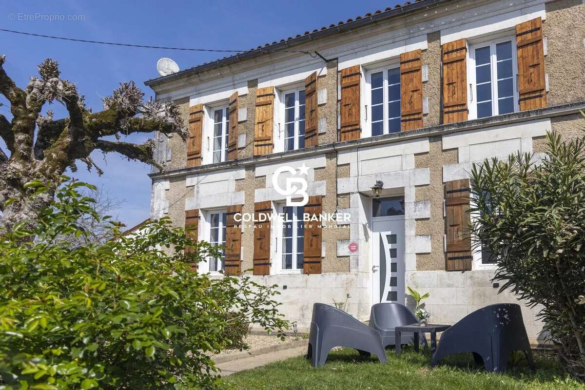 Maison à MONTPELLIER-DE-MEDILLAN