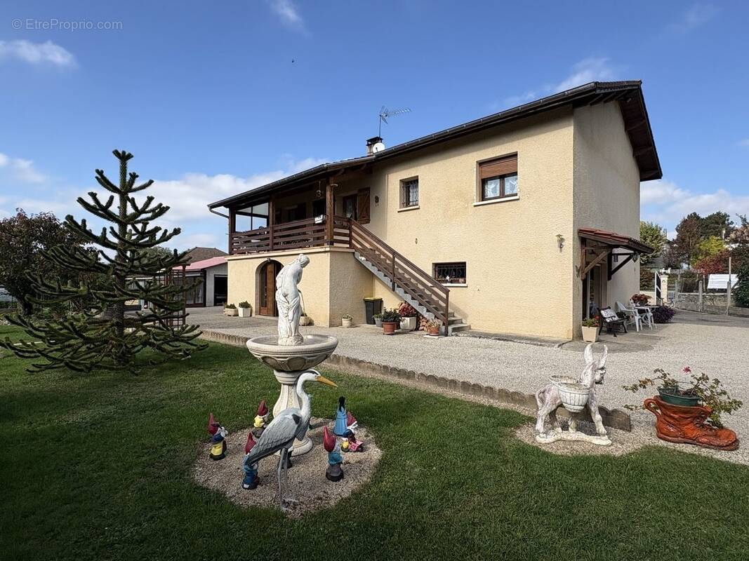 Maison à SAINT-DIDIER-DE-LA-TOUR