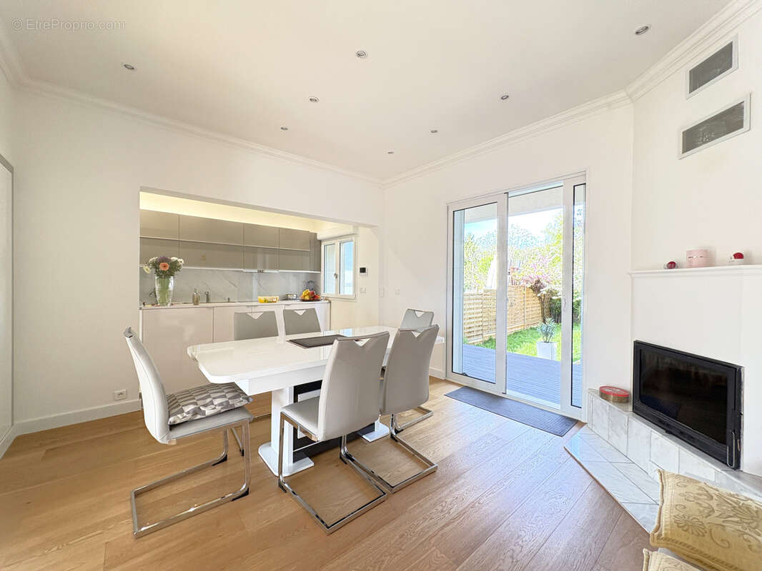 Maison à CHENNEVIERES-SUR-MARNE