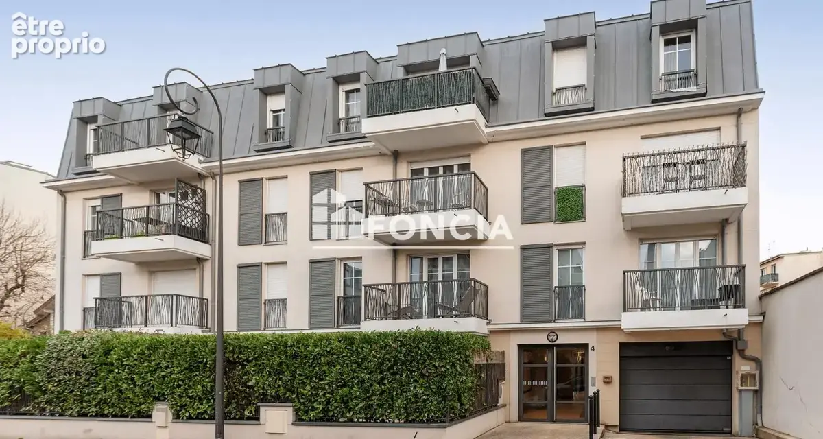 Duplex totalement meuble en dernier etage ouvrant sur une terrasse et deux balcons - photo 1