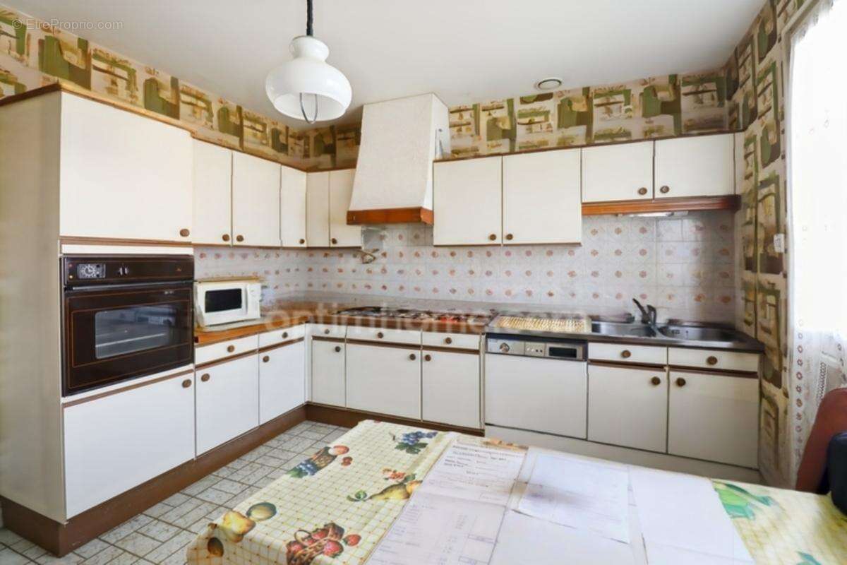 Maison Plain Pieds élevée sur sous sol de 94 m² - 3 Chambres - 5 Pièces - Garage - Terrain 634 m² - 87190 MAGNAC LAVAL - photo 4