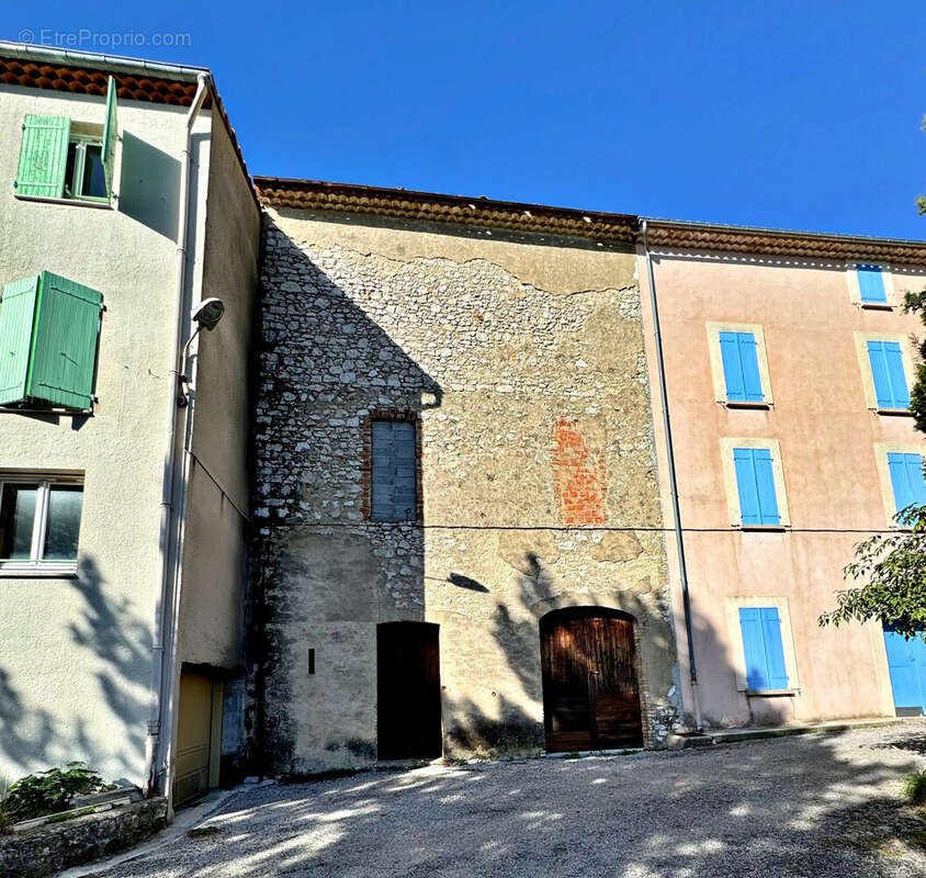 Appartement à COMPS-SUR-ARTUBY