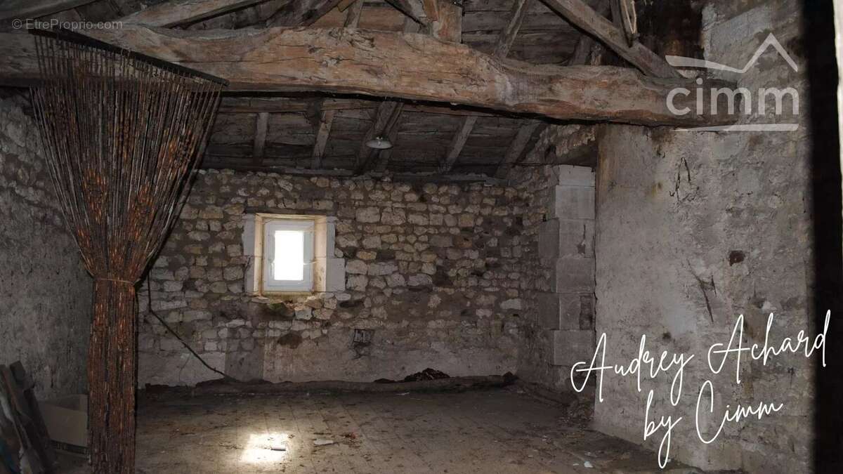 Maison à SAINT-GENIS-DE-SAINTONGE