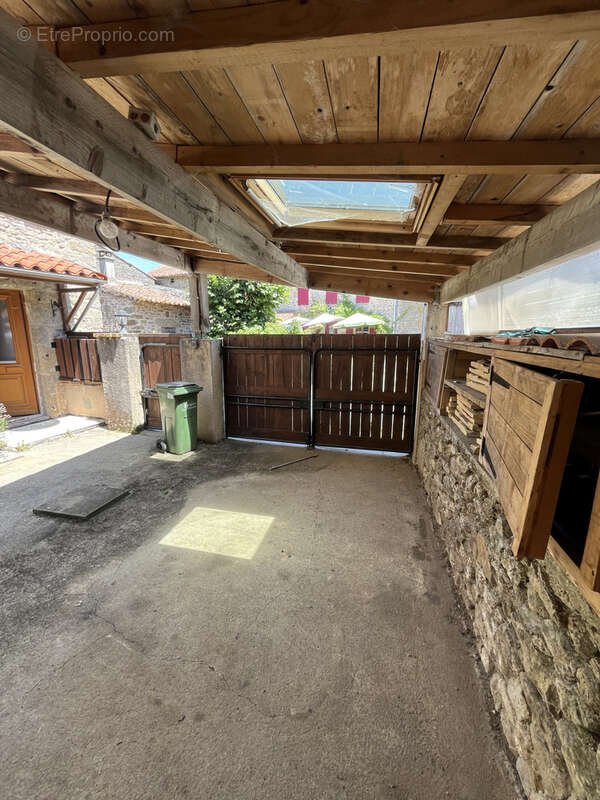 Maison à COMPREIGNAC