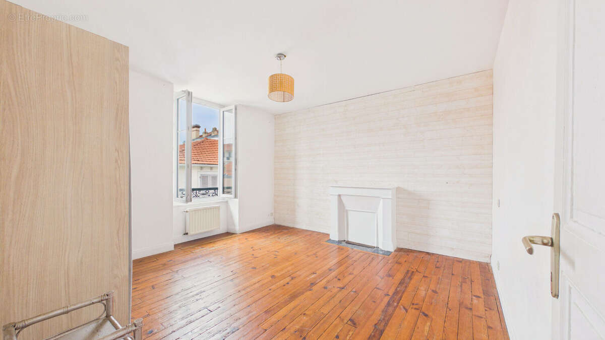 T4 + chambre de bonne en centre-ville ! - photo 9