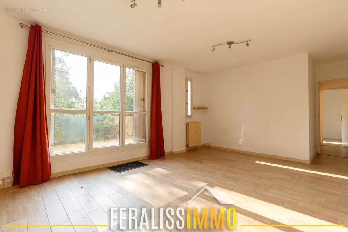 Spacieux F3 au rez de chaussée avec jardin parfaitement ori - photo 3