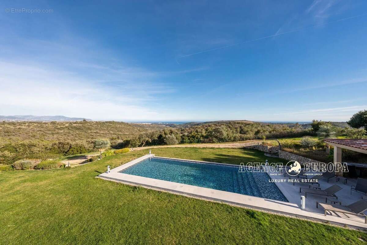 Maison à ROQUEFORT-LES-PINS