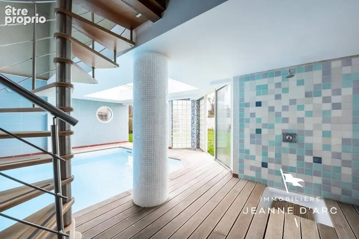 Grande maison familiale de 360 m2 avec jardin clos, à 5 minutes de Thoiry 8 Pièces 5 chambres + Piscine intérieure - photo 15