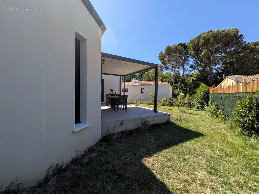 Maison à CAMARET-SUR-AIGUES