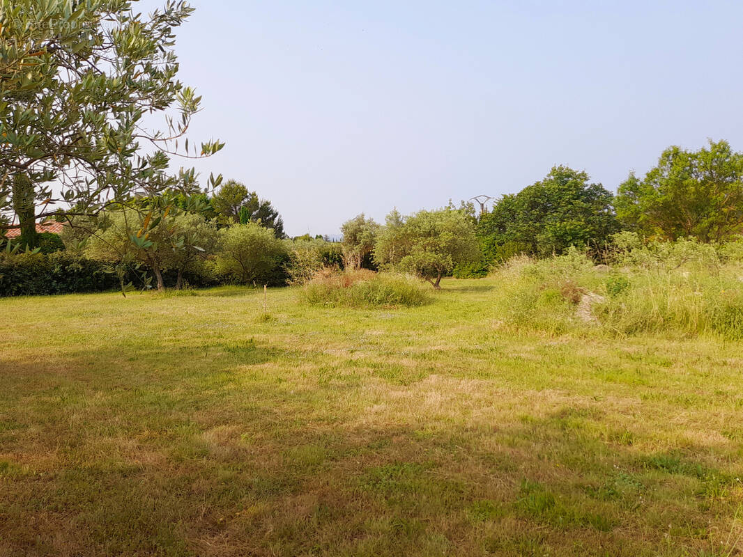 Terrain à LAGNES