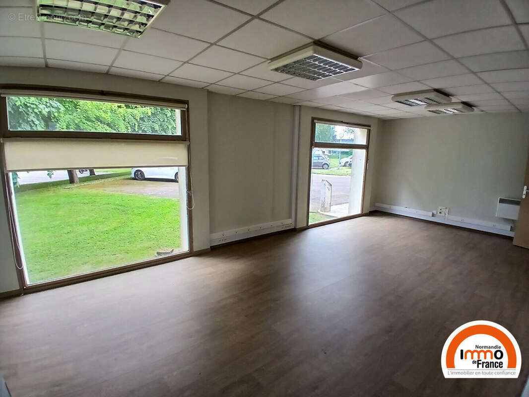 Commerce à MONT-SAINT-AIGNAN