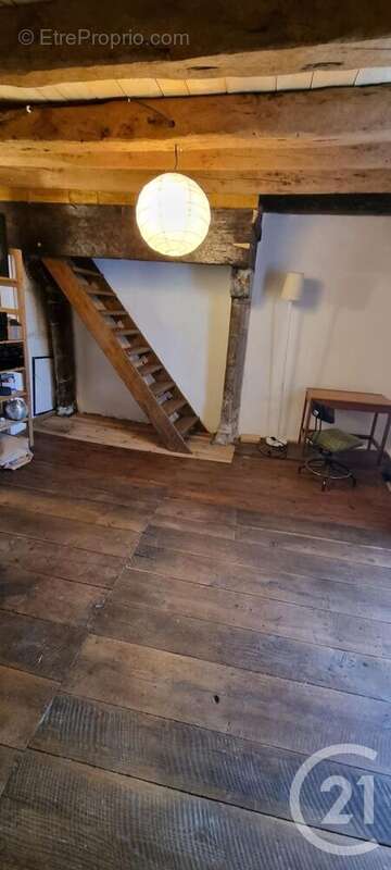 Maison à SAINT-SANTIN-CANTALES