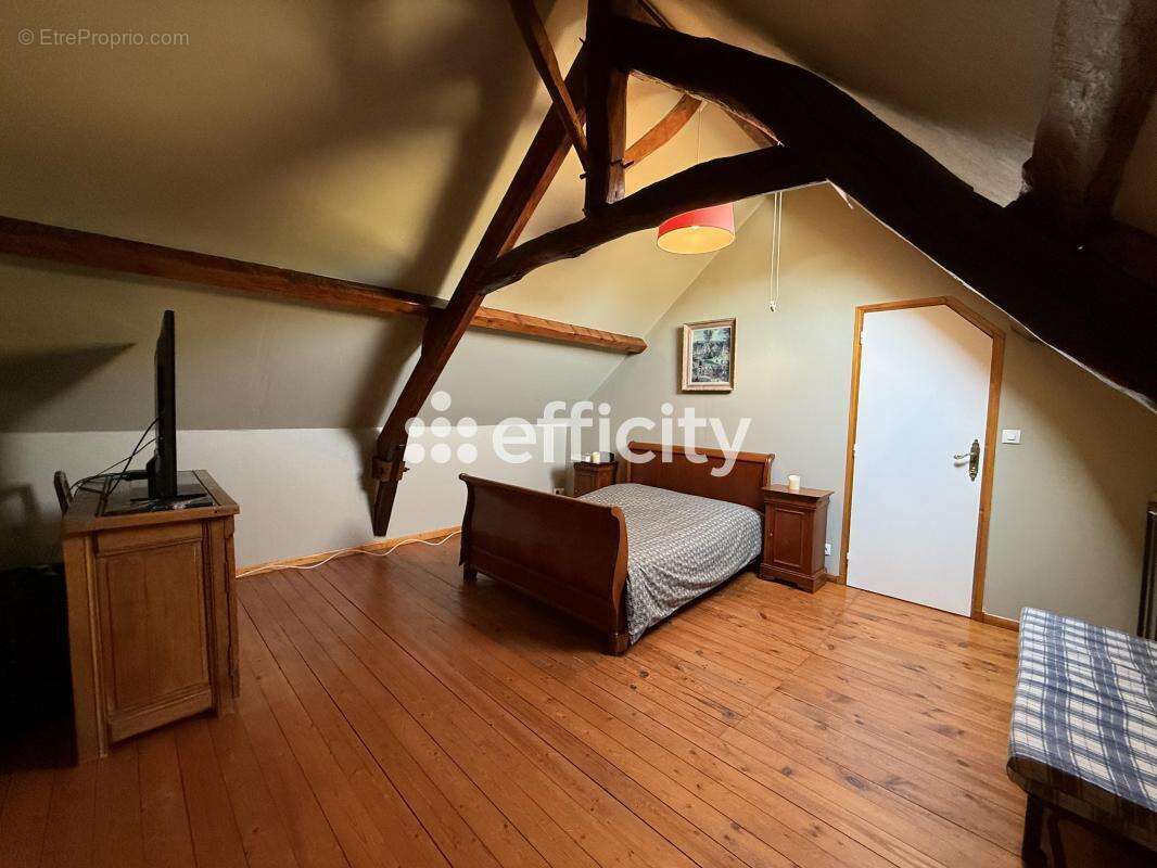 Maison à VERNEUIL-EN-HALATTE