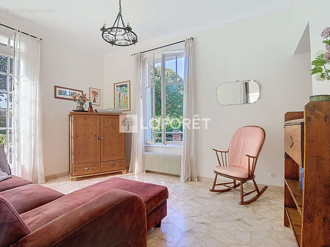 Maison à FLEURIEU-SUR-SAONE