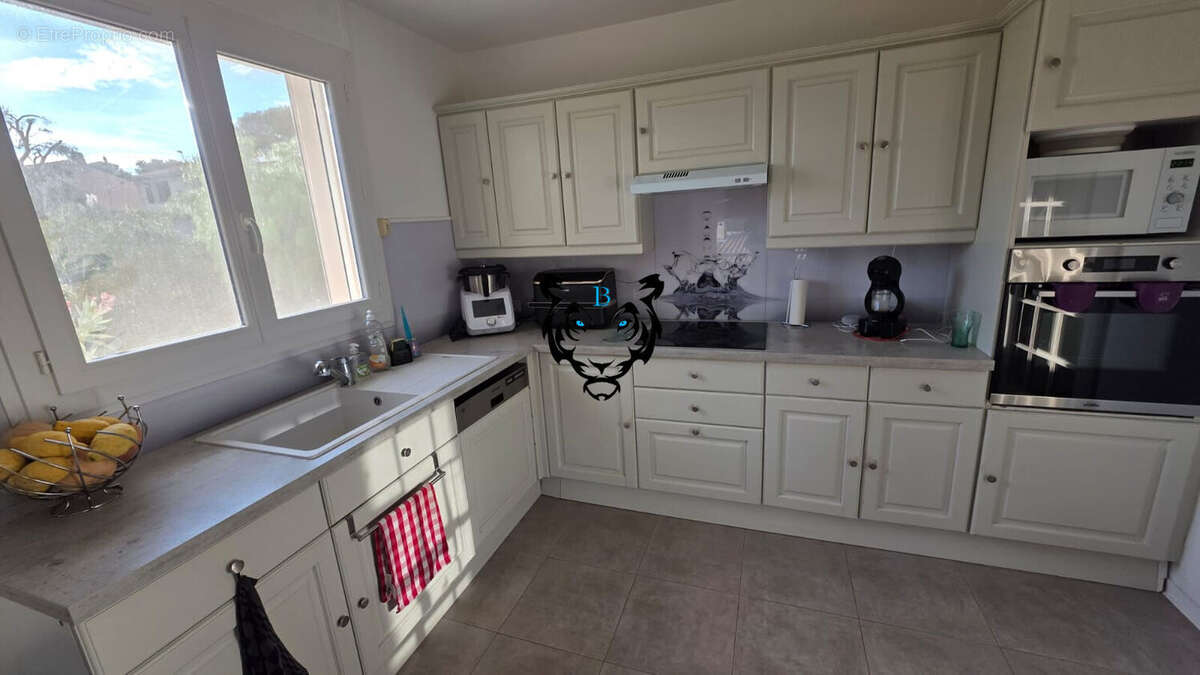 Maison à ROQUEBRUNE-SUR-ARGENS