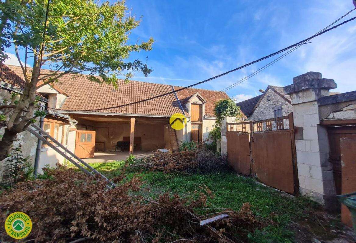 Maison à LUCAY-LE-MALE