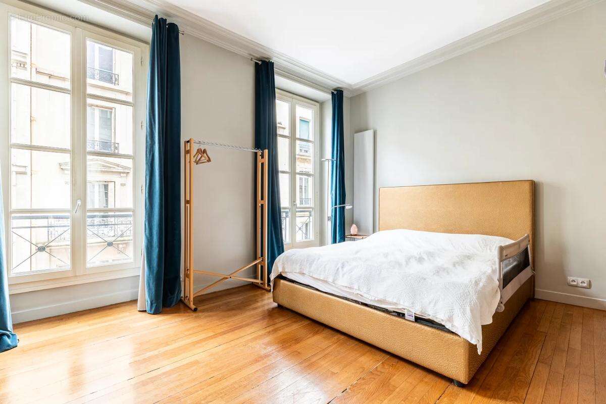 Appartement à PARIS-10E