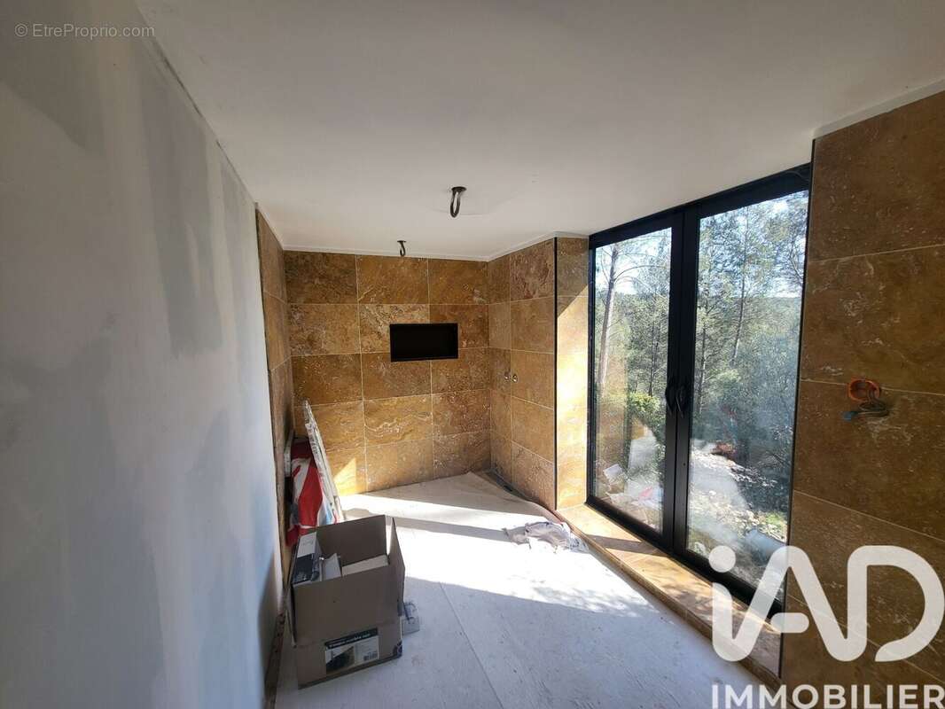 Photo 8 - Maison à CUERS