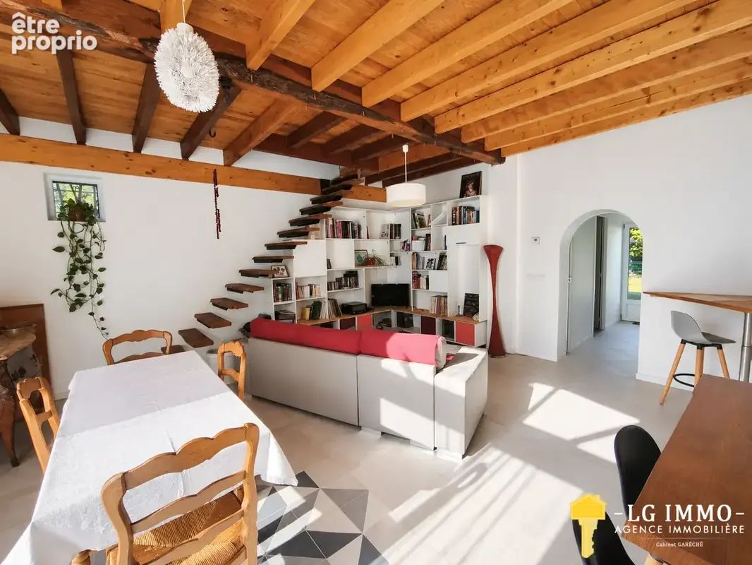 Maison en pierre entièrement rénovée — 3 chambres — jardin clos — dpe a - photo 4