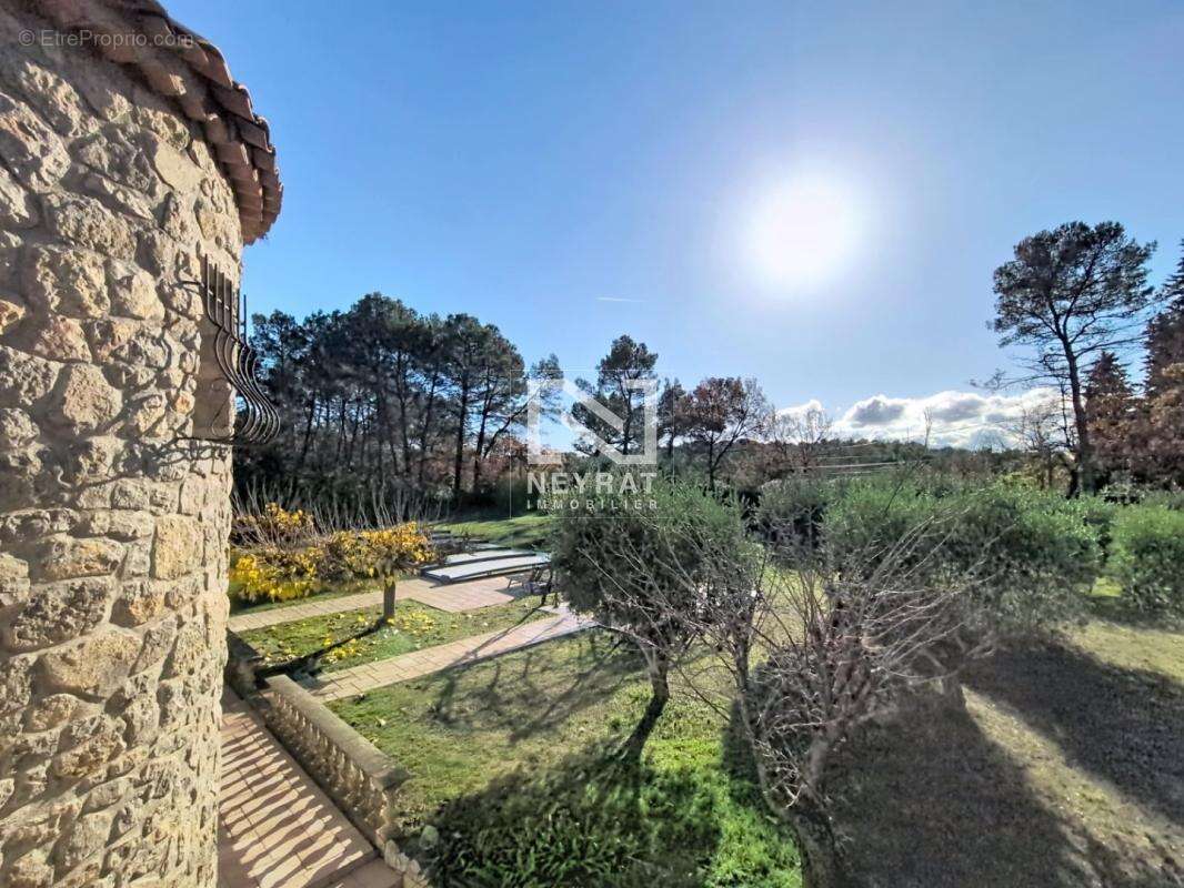 A tourrettes - propriete - proche golf de terre blanches - piscine - tennis - appartement independant - photo 6