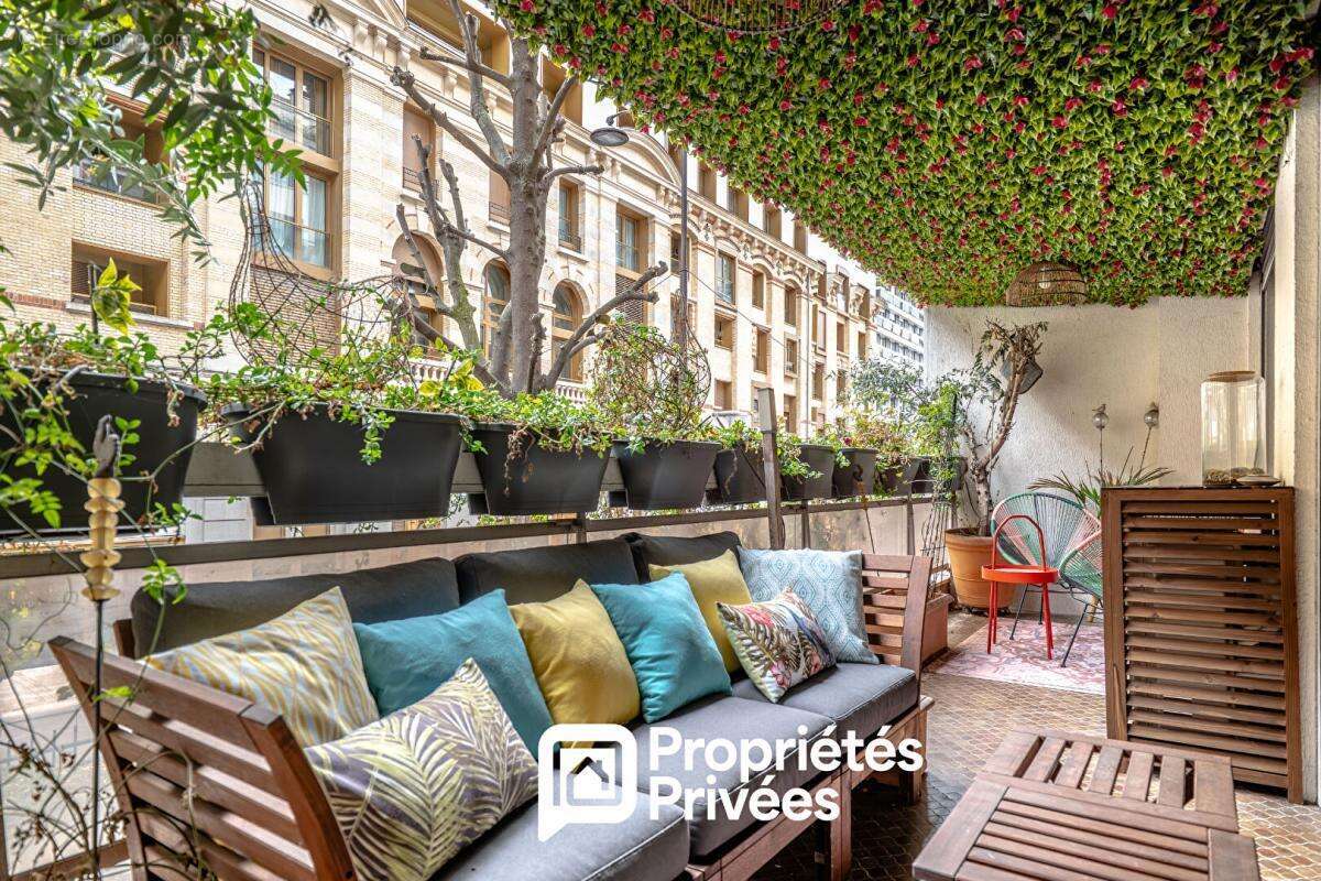 Appartement à PARIS-16E