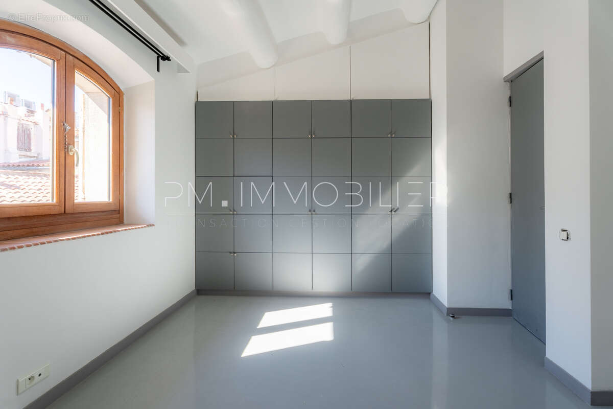 Appartement à MARSEILLE-1E