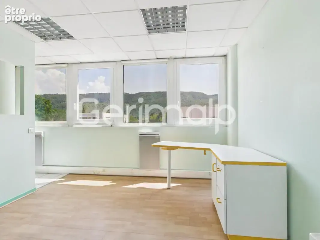 Vente - Appartement - 3 pièces + cuisine - 57 m² - 162 000 € - - photo 3